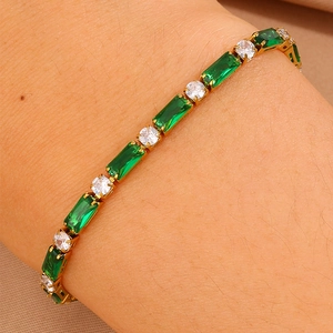Bracciale tennis con cristalli verdi a taglio smeraldo e zirconi tondi in oro lucido