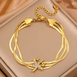 Bracelet étoile de mer doré à trois couches avec chaînes plates et charms en strass brillants