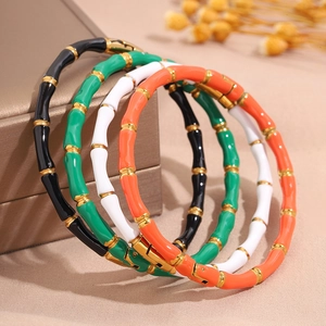 Stapelbare Armbänder im Bambus-Design in Grün Weiß Orange und Schwarz aus Edelstahl