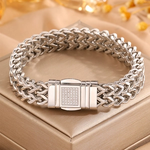 Bracelet pour homme en acier titane avec double chaîne et incrustation de zircones