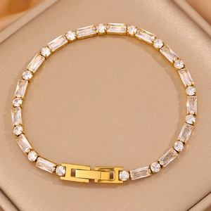 Bracelet tennis doré avec oxydes de zirconium et fermoir H élégant pour femme