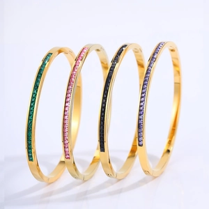 Brazaletes de acero inoxidable dorado con piedras preciosas cuadradas de colores en cuatro tonos