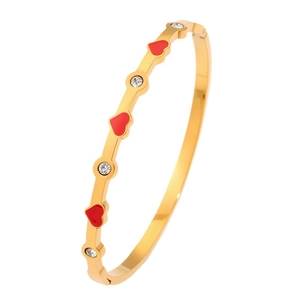 Bracciale rigido in titanio dorato con cuori in smalto rosso e cristalli lucidi