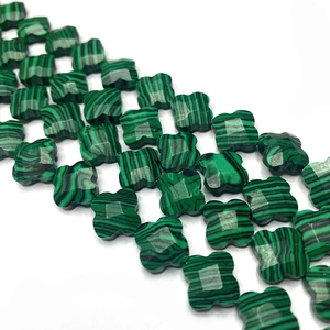 Perline di malachite sfaccettate a forma di quadrifoglio con venature verdi per gioielli