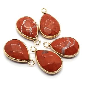 Five pieces of teardrop-shaped natural red stone pendants with gold-plated metal edges