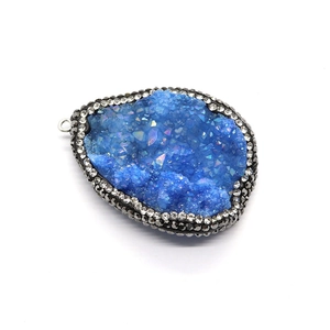 Pendentif goutte en druzy bleu avec bordure en strass pour la création de bijoux