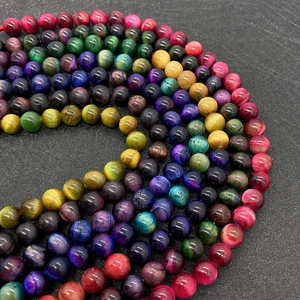 Vue détaillée de perles colorées en œil de tigre de 6 à 10mm avec effet œil de chat brillant