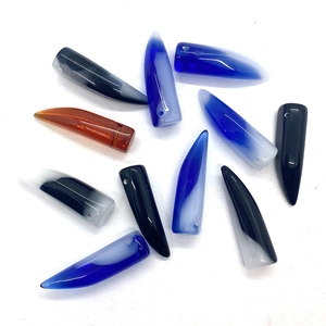 Polished natural agate stone pendants in horn shape with gradient colors for DIY jewelry
