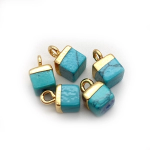 Set de cinco colgantes de cubo en piedra imperial turquesa con anillas doradas para joyería DIY