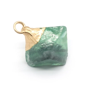 Natural diamond shaped emerald green crystal stone pendant with golden metal frame