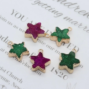 Sternförmige Druzy-Quarz-Anhänger in Lila und Grün mit vergoldeten Rändern für DIY-Schmuck