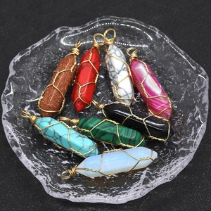 Set van 8 natuurlijke kristallen zeshoekige hangers met gouddraad voor sieraden maken