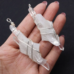 Colgante de cristal de cuarzo blanco natural con alambre de plata para hacer joyas
