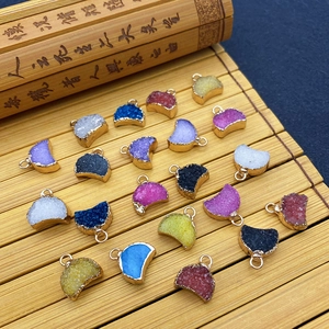 Natürliche druzy Kristall-Mondanhänger mit Goldrand für DIY-Schmuckherstellung