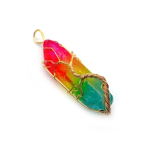 Pendentif colonne en cristal d'aura arc-en-ciel fait main avec fil doré enroulé
