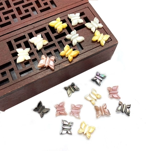 Pendentifs papillon sculptés en nacre naturelle pour bijoux DIY en couleurs variées