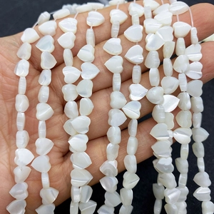 Fili di perle in madreperla bianca naturale a forma di cuore 6x7mm per gioielli