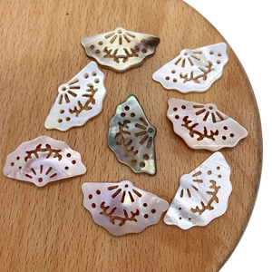 Natural shell fan-shaped pendants with iridescent finish for DIY jewelry necklaces