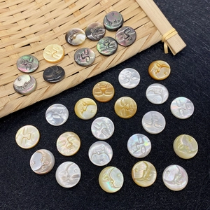 Natürliche Muschelperlen mit Sonnen- und Mondgravur für DIY-Halsketten und Schmuck