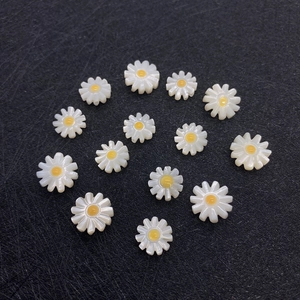 Gänseblümchen-Perlen aus natürlicher Meeresmuschel für DIY-Schmuck, Halsketten und Armbänder