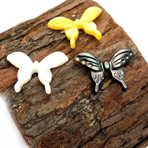 Pendentifs papillon en nacre naturelle blanc, jaune et noir pour bijoux artisanaux