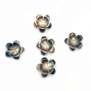 Cinque ciondoli a forma di fiore da 10mm in conchiglia naturale per gioielli fai da te