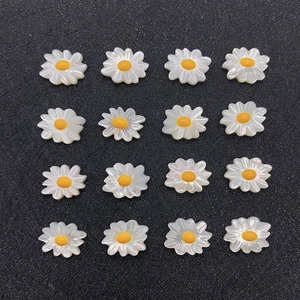 16 perle ovali in madreperla bianca da 10x12mm a forma di margherita per gioielli fai-da-te