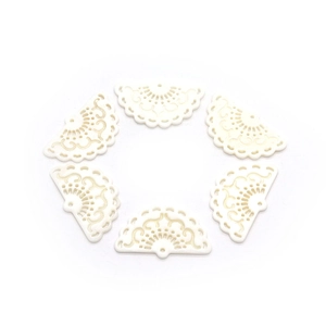 Lot de six pendentifs en forme d'éventail ajouré crème pour la création de bijoux DIY
