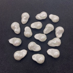Set mit 14 unregelmäßigen Barock-Kunstperlen mit weißem Perlmuttglanz für DIY-Schmuck