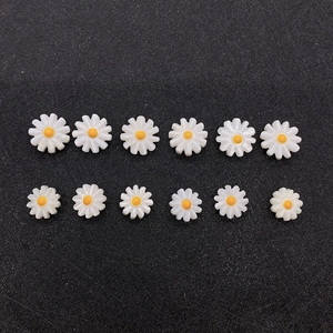 Perline a margherita in conchiglia naturale in due dimensioni per creazione gioielli DIY