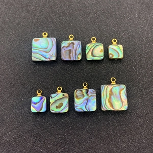 Pendentifs carrés en nacre d'abalone avec bords dorés en différentes tailles pour bijoux