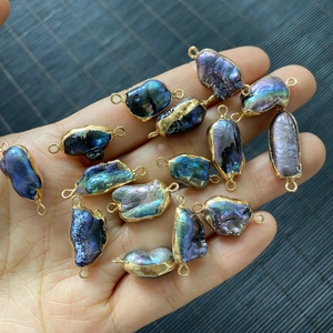 Unregelmäßige Barockperlen-Verbinder in Blau-Violett mit vergoldeten Doppelösen