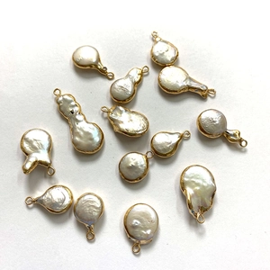 Colgantes de perlas barrocas de agua dulce irregulares con bordes dorados para joyas DIY