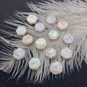 Perles naturelles hexagonales à l'éclat irisé pour la création de bijoux DIY élégants