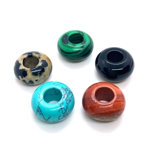 Fünf Stück polierte 8x14mm Natursteinperlen in verschiedenen Farben für DIY Schmuck