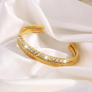 Elegant gold-plated open titanium steel bracelet with V-shaped diamond inlay on silk