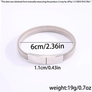 Detailansicht des Stahlfeder-Armbands mit Maßen 6cm Durchmesser und 1,1cm Breite