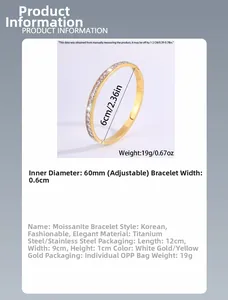 Dettaglio che mostra il diametro di 60mm e la larghezza di 0,6cm del bracciale in titanio