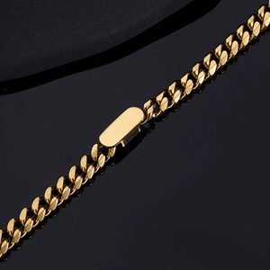 Goldenes Gliederkette-Armband aus Titanstahl mit rechteckigem Verschluss für Damen und Herren
