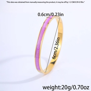 Gedetailleerd beeld van 18k goud vergulde titanium armband met paars email en maten