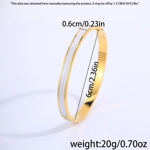 Detailweergave van 18k vergulde emaille armband met 0,6 cm breedte en 6 cm diameter