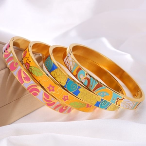 Set van vier luxe gouden titanium stalen armbanden met kleurrijke emaille patronen