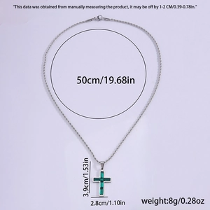 Detailansicht der Silberkordelkette mit grünem Kristallkreuz und Maßangaben