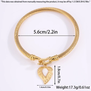 Detailed size view of a twisted gold heart bracelet with dimensions and weight specs