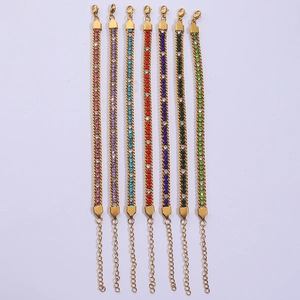 Bracciale da donna in acciaio al titanio con cristalli colorati e maglie dorate lucide