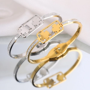 Minimalistische klaverarmband van roestvrij staal met pavé diamanten in goud en zilver