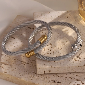 Bracelets torsadés minimalistes en acier inoxydable avec embouts à billes bicolores