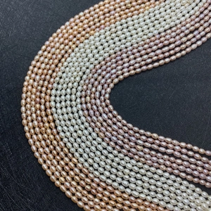 Vue rapprochée de perles de culture AAA multicolores pour colliers DIY