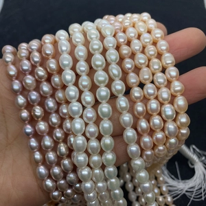 Perles d'eau douce naturelles roses lavande et blanches en forme de riz