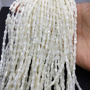Natürliche weiße Süßwassermuschelperlen in Bambusform für DIY-Schmuckherstellung